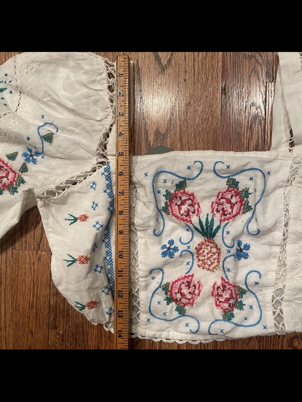 FARM Rio NWT White Embroidered Puff Sleeve Crop Top with Pink & Blue Floral Moti - Picture 6 of 9